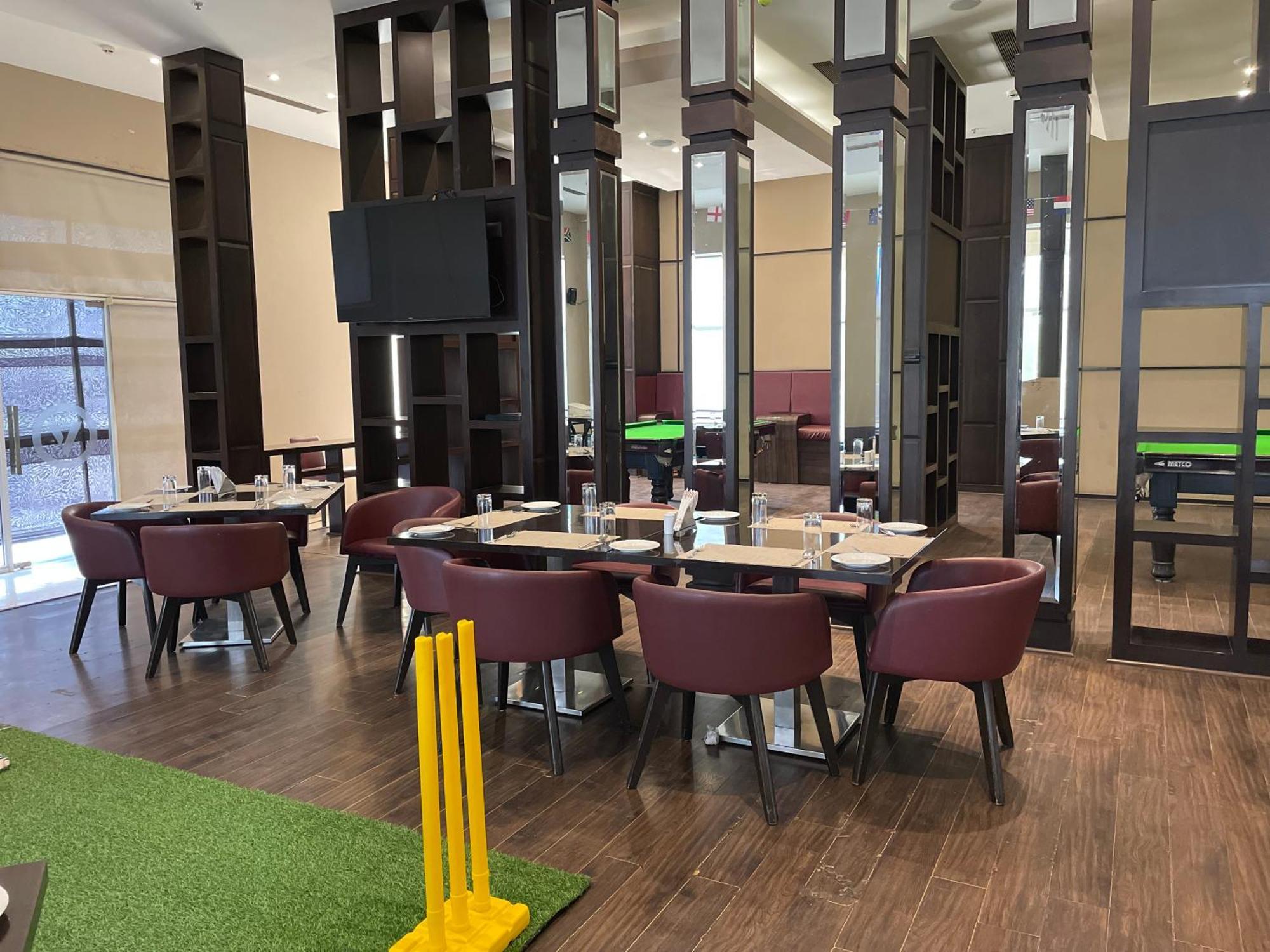 V Retreat Gurgaon Hotel Ngoại thất bức ảnh