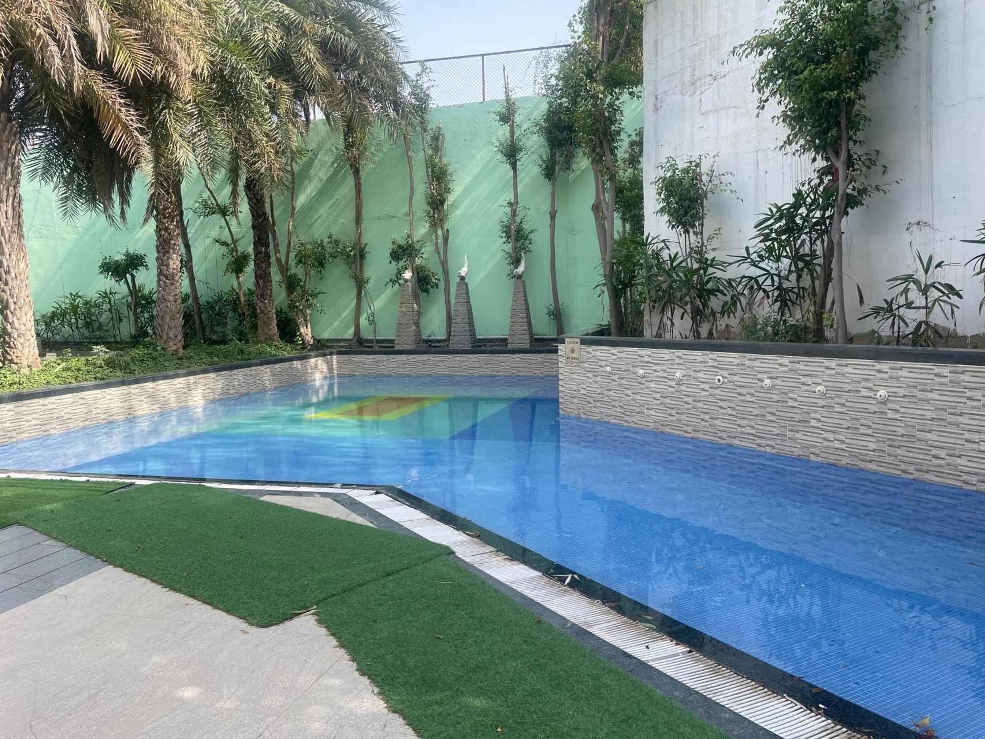 V Retreat Gurgaon Hotel Ngoại thất bức ảnh