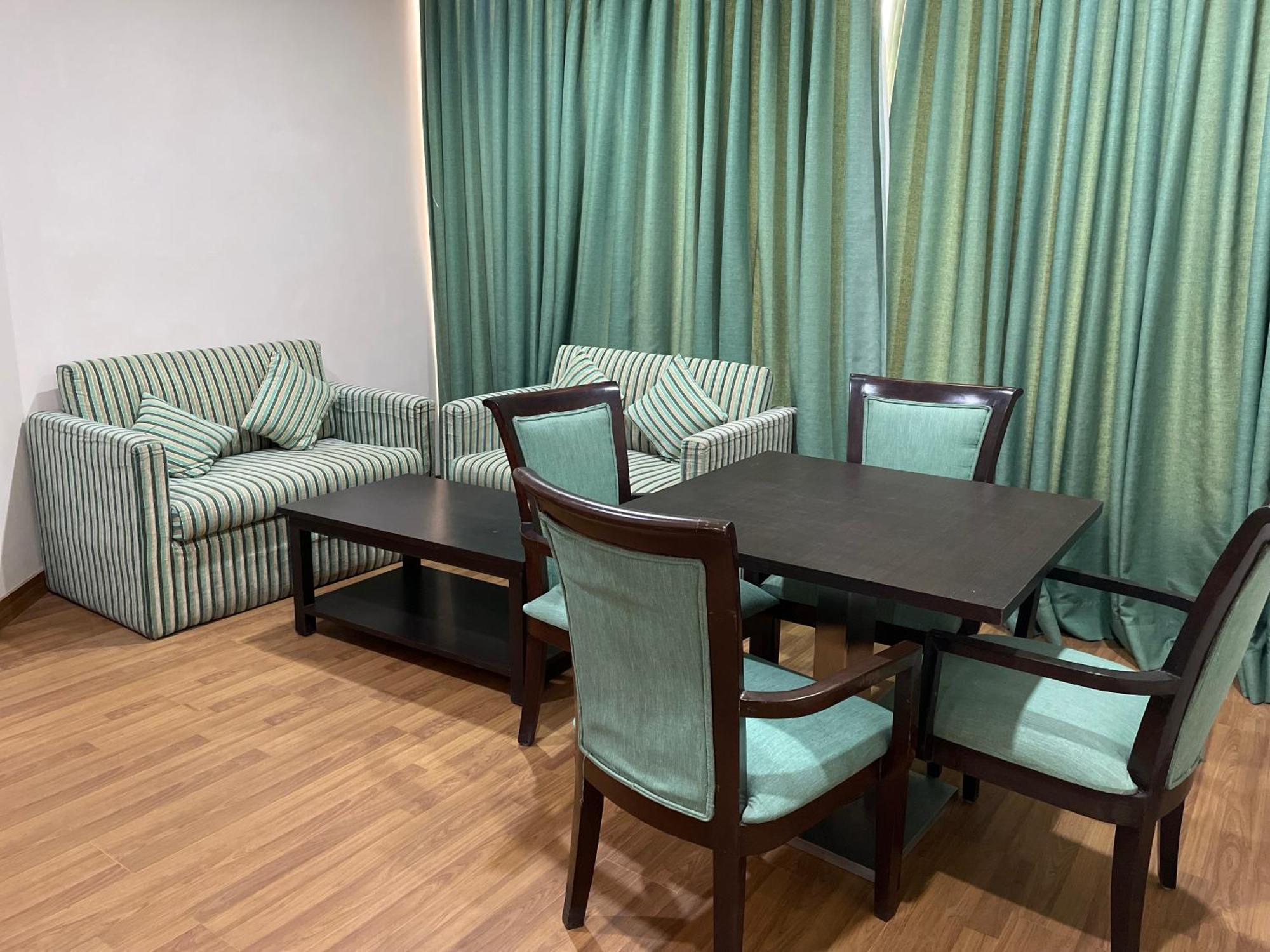 V Retreat Gurgaon Hotel Ngoại thất bức ảnh