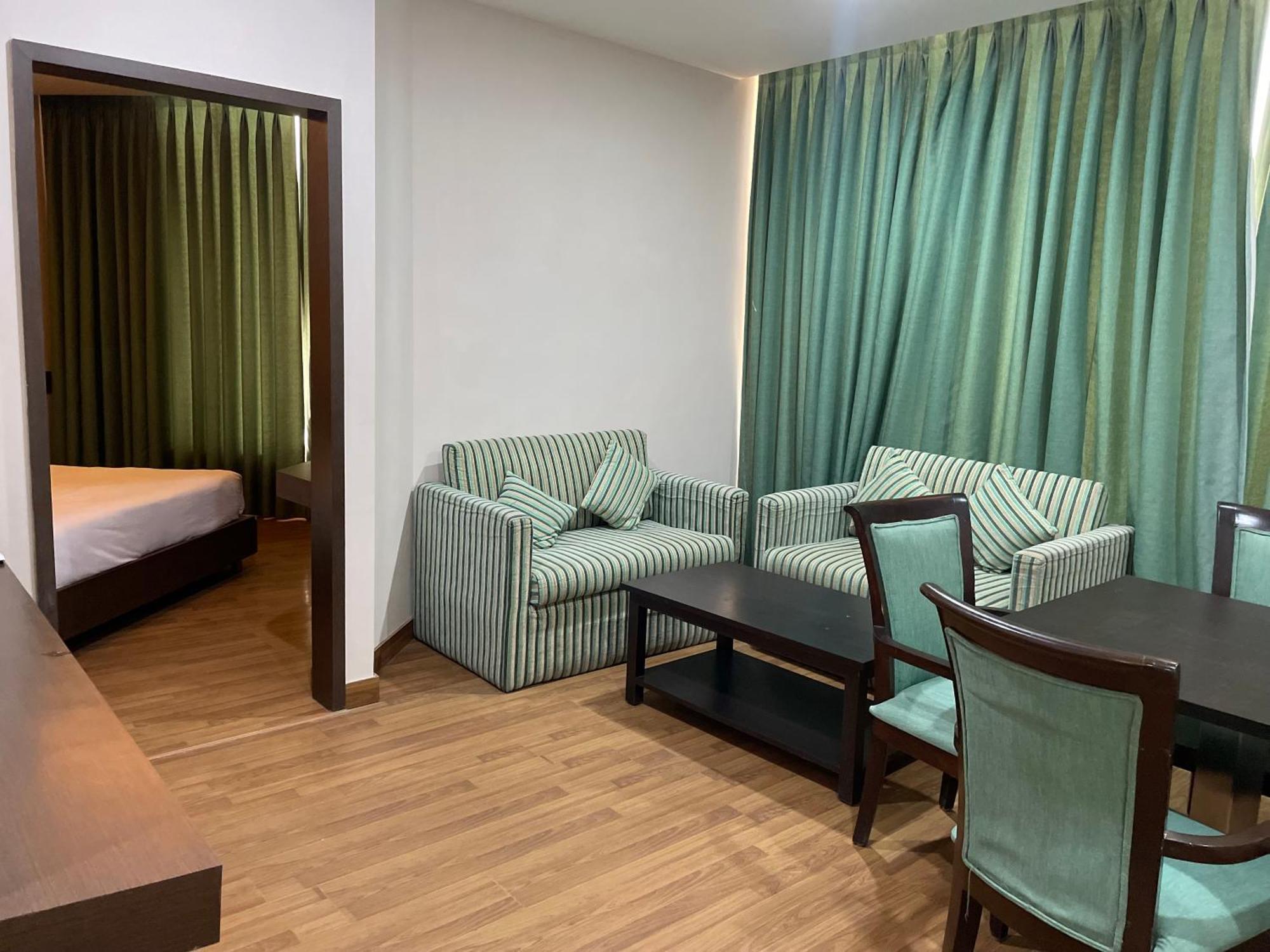 V Retreat Gurgaon Hotel Ngoại thất bức ảnh