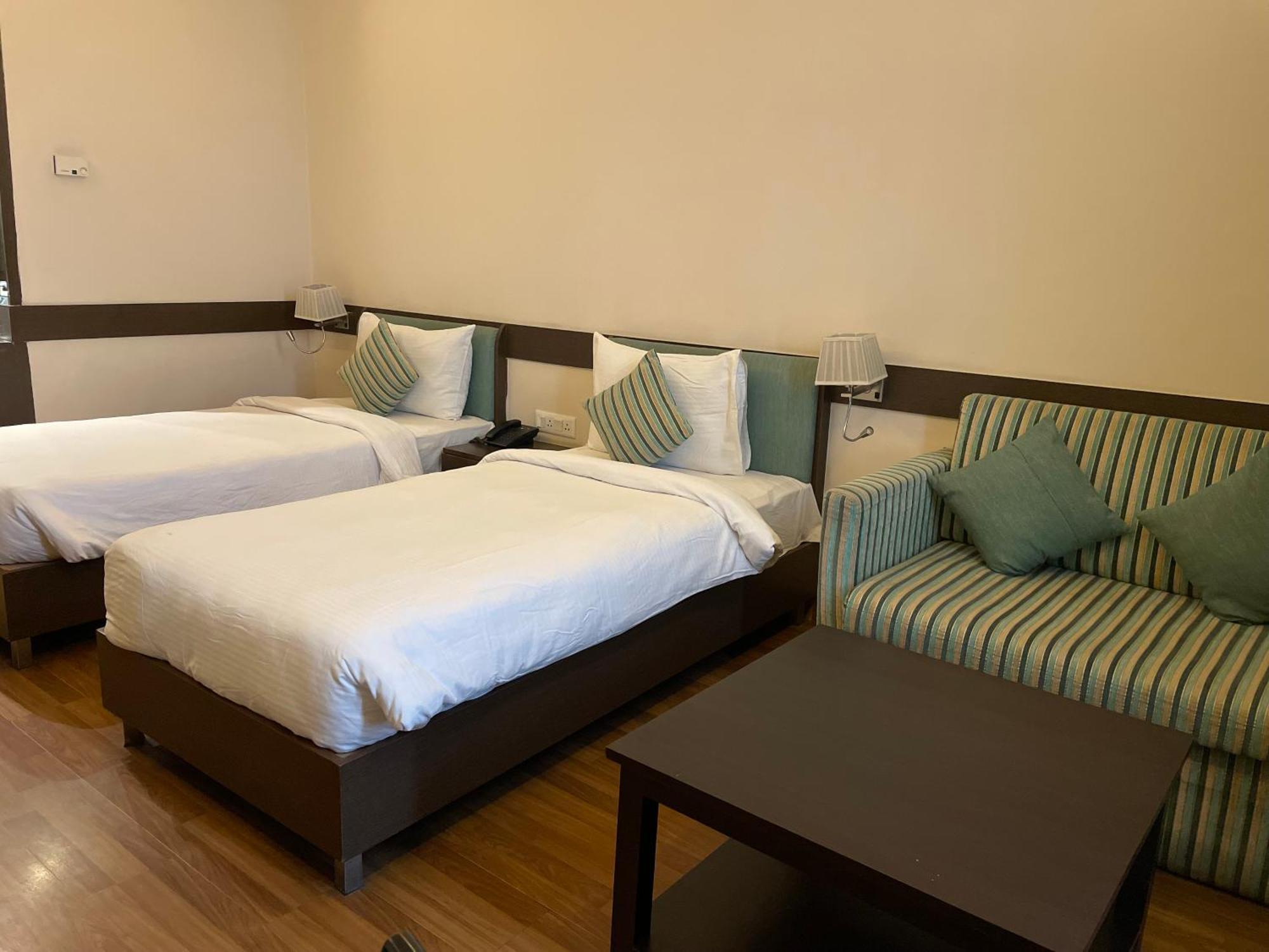 V Retreat Gurgaon Hotel Ngoại thất bức ảnh